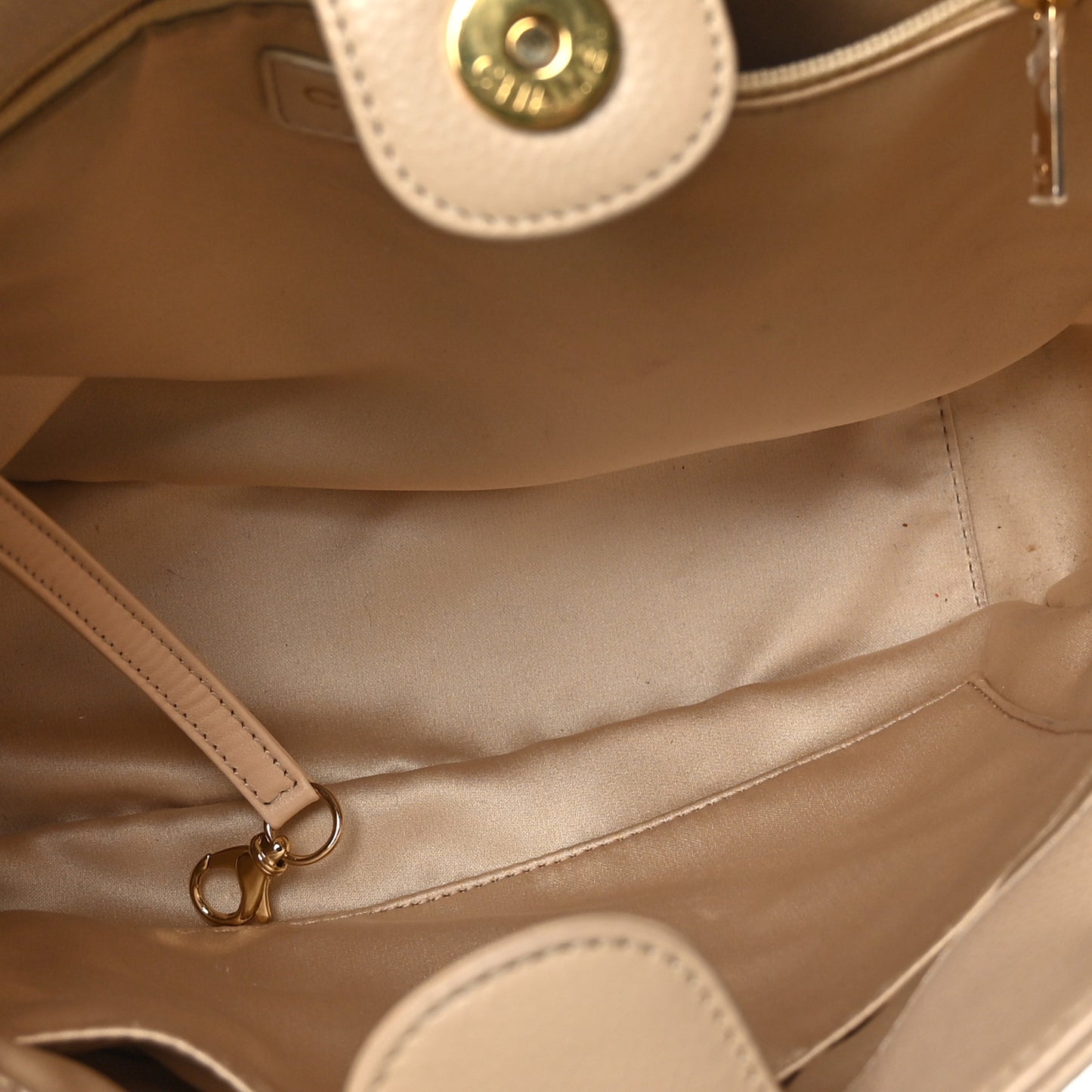 Caviar Quilted Petit Shopping Tote PST Beige Clair