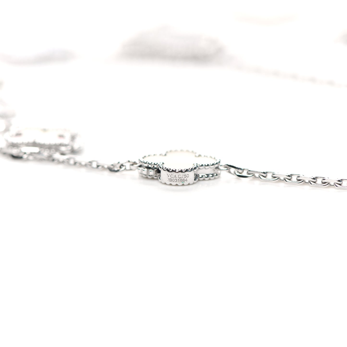 18K White Gold Mother of Pearl Chalcedony 16 Motifs Magic Alhambra Necklace