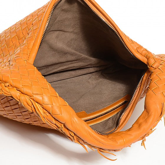 Nappa Intrecciato Fuzzy Medium Veneta Hobo Topaz