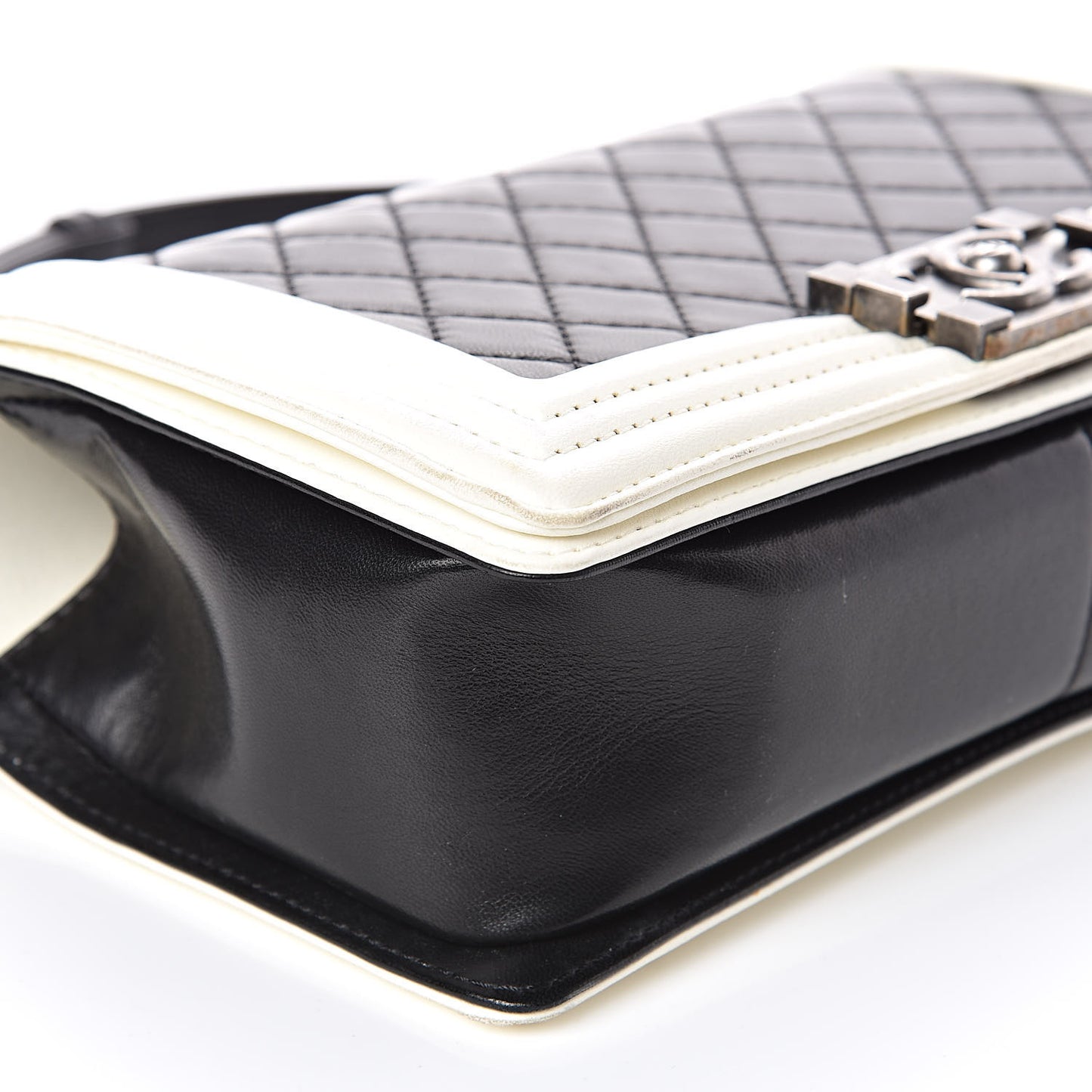 Lambskin Quilted Medium Boy Flap Black White