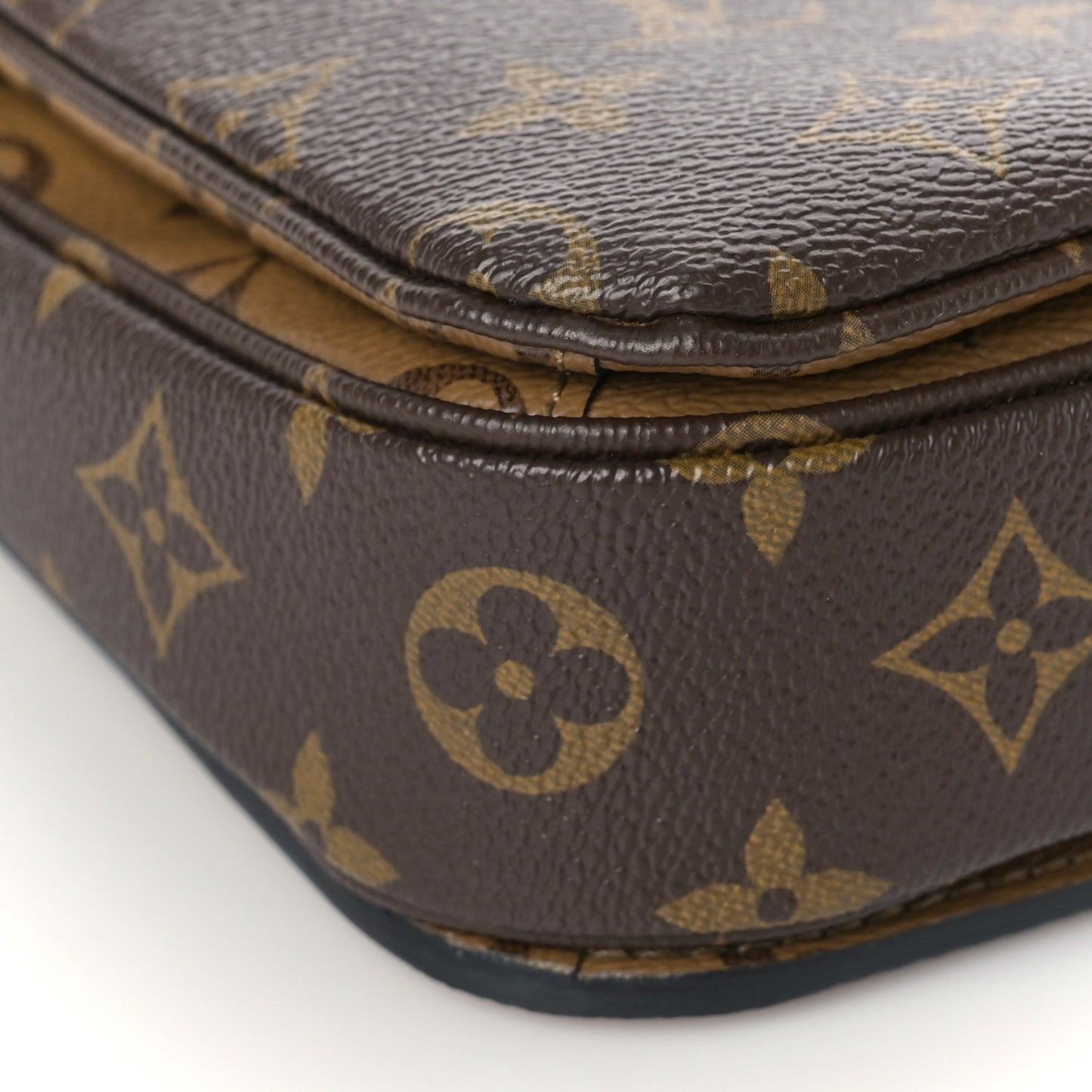 Reverse Monogram Pochette Metis