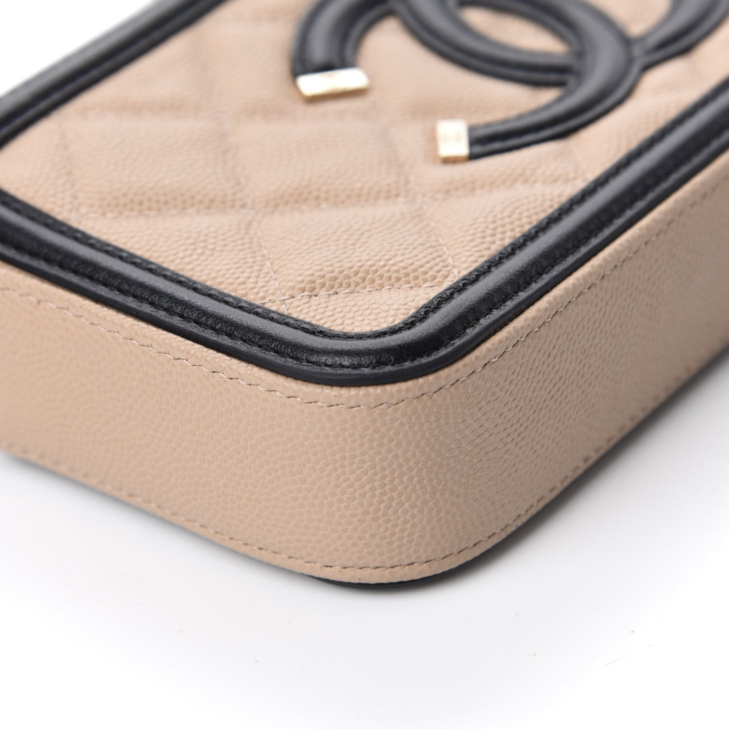 Caviar Quilted CC Filigree Clutch With Chain Beige Black