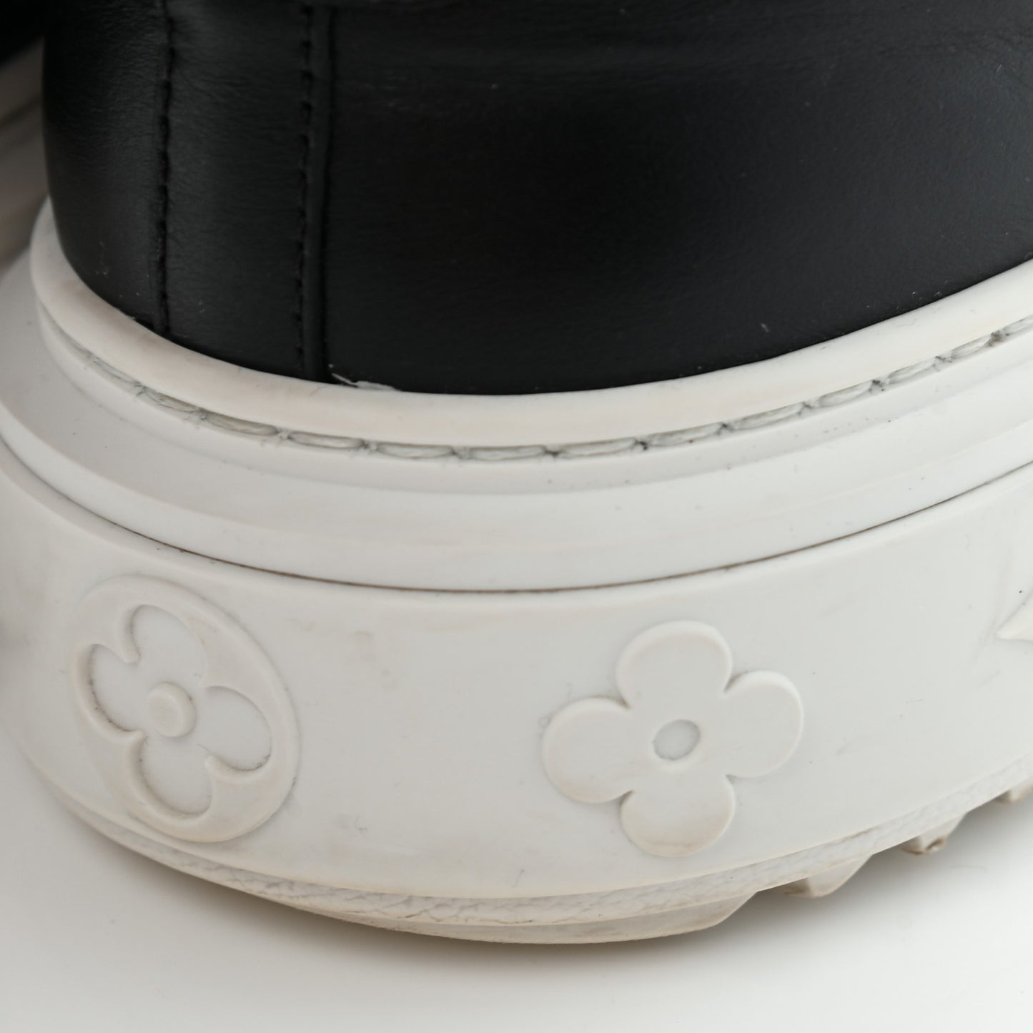 Calfskin Time Out Sneakers 38 Black