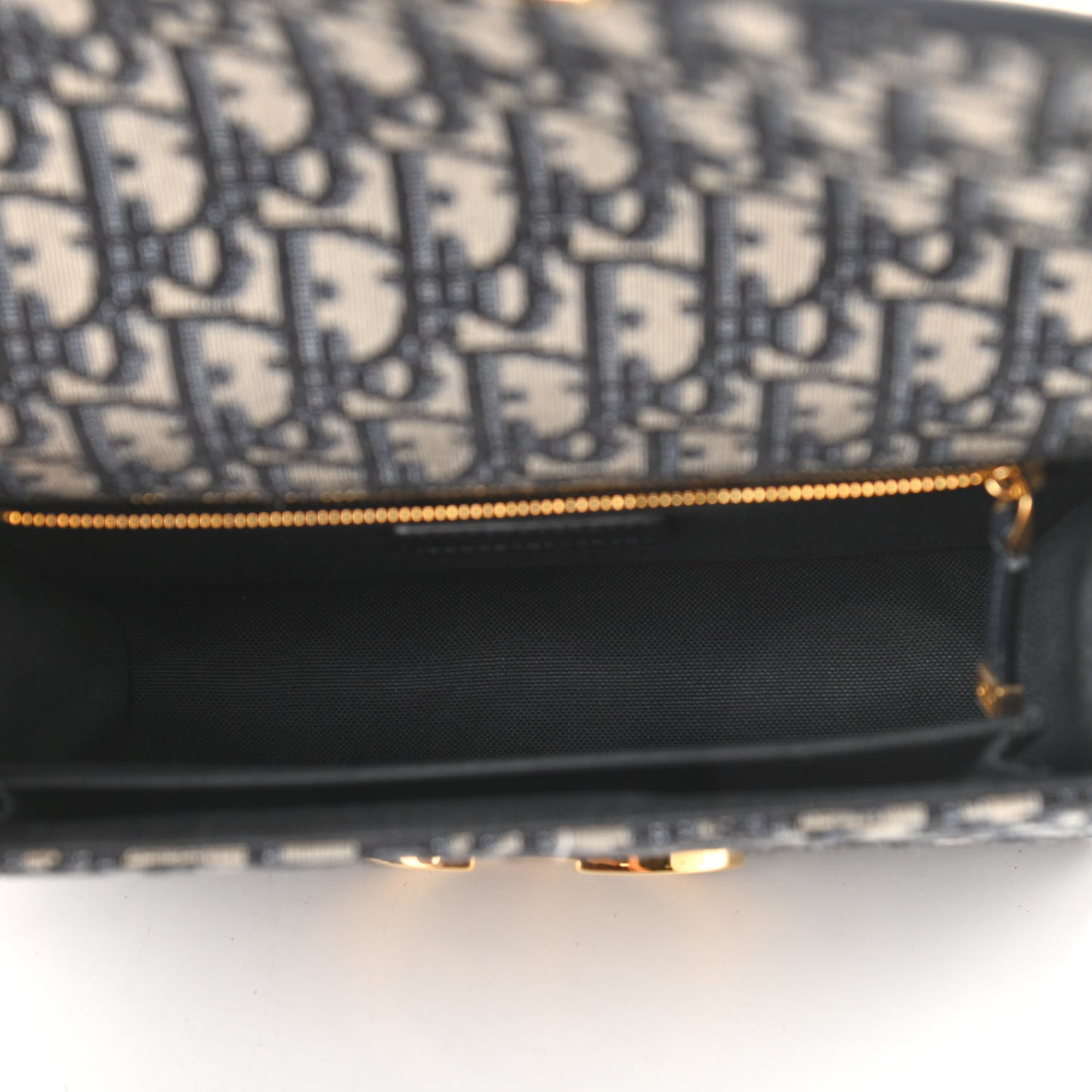 Oblique 30 Montaigne Chain Flap Bag Blue