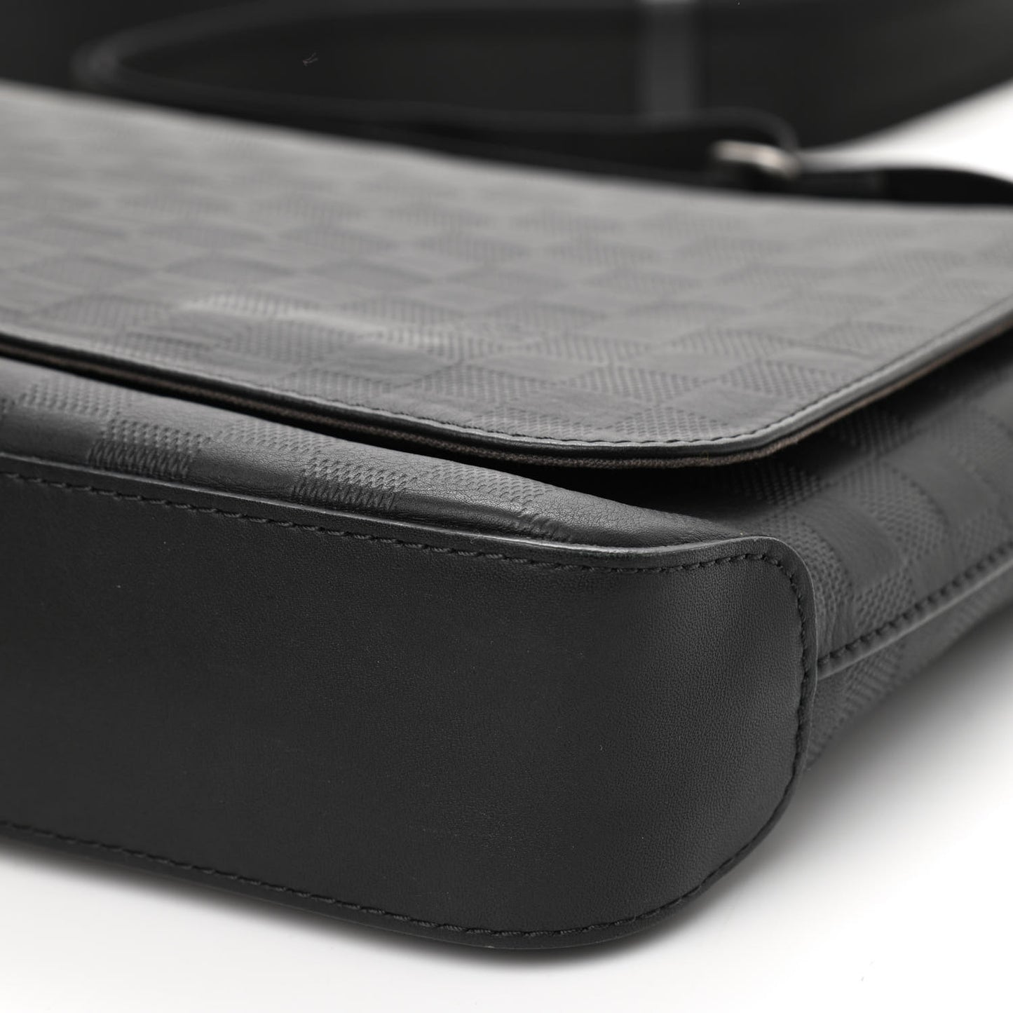 Damier Infini District PM Onyx