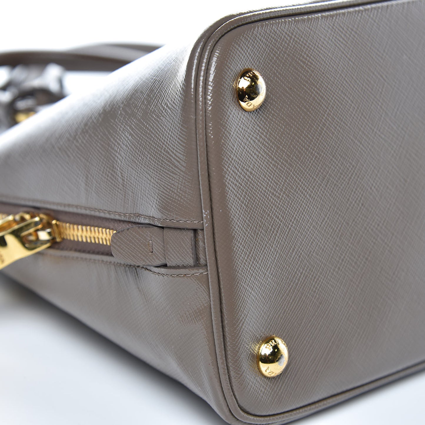 Saffiano Vernice Medium Promenade Tote Argilla