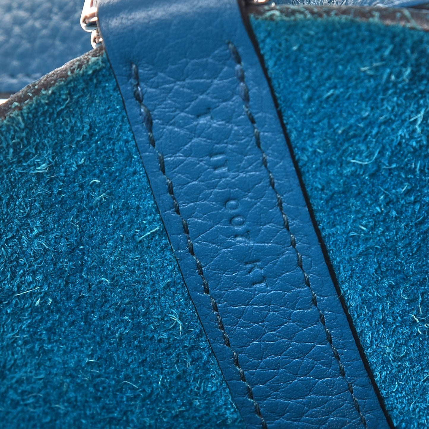 Taurillon Clemence Picotin Lock 26 GM Bleu Izmir
