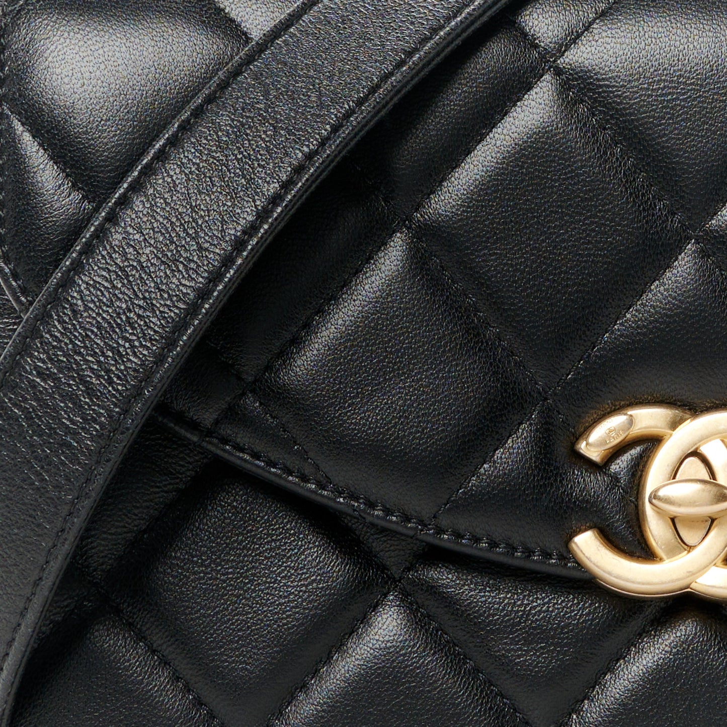 Lambskin Quilted Chain Messenger Bag Black