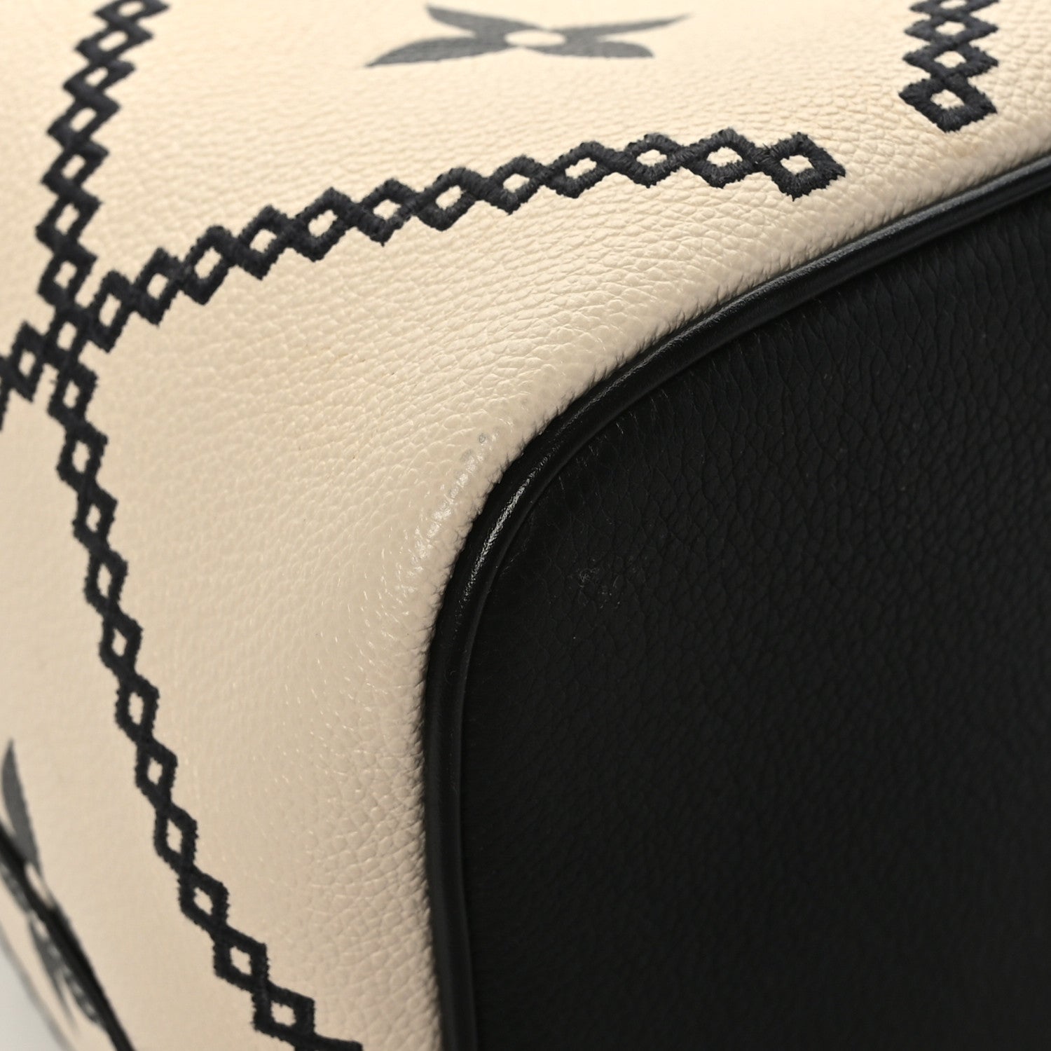 Louis Vuitton Empreinte Monogram Giant Broderies Neonoe MM Cream Black 13 of 13