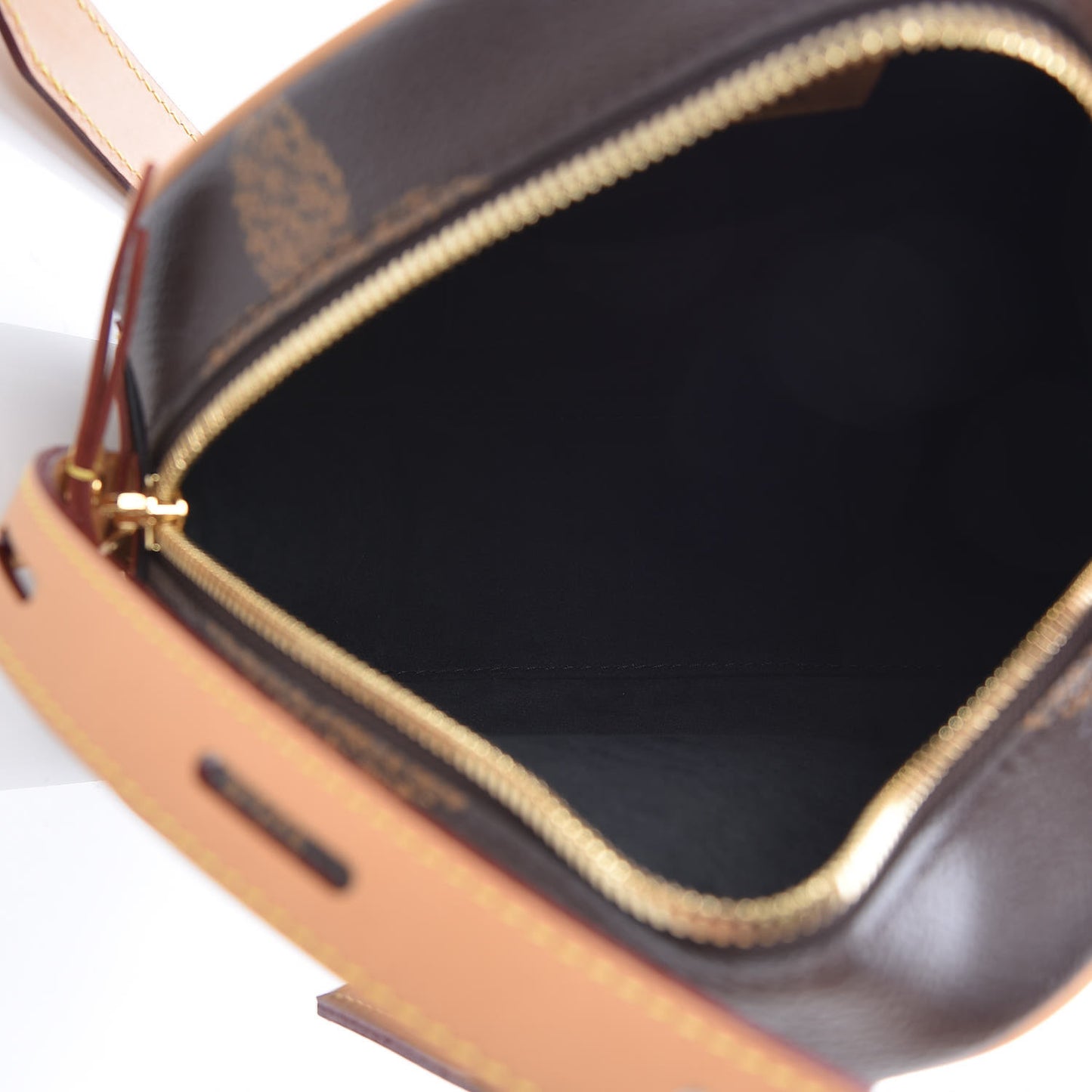 Reverse Monogram Giant Boite Chapeau Souple