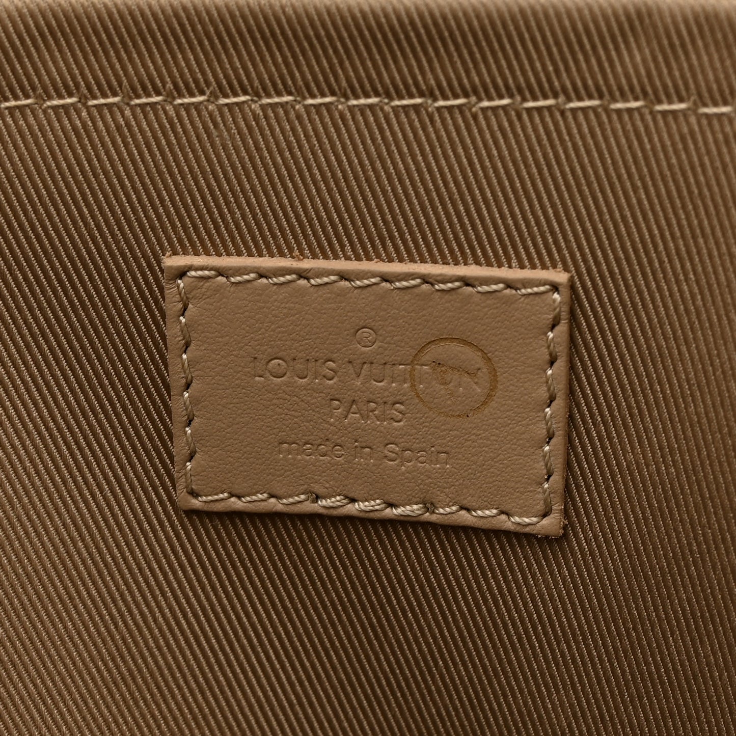 Grained Cowhide Aerogram Pilot Slingbag Sable Beige