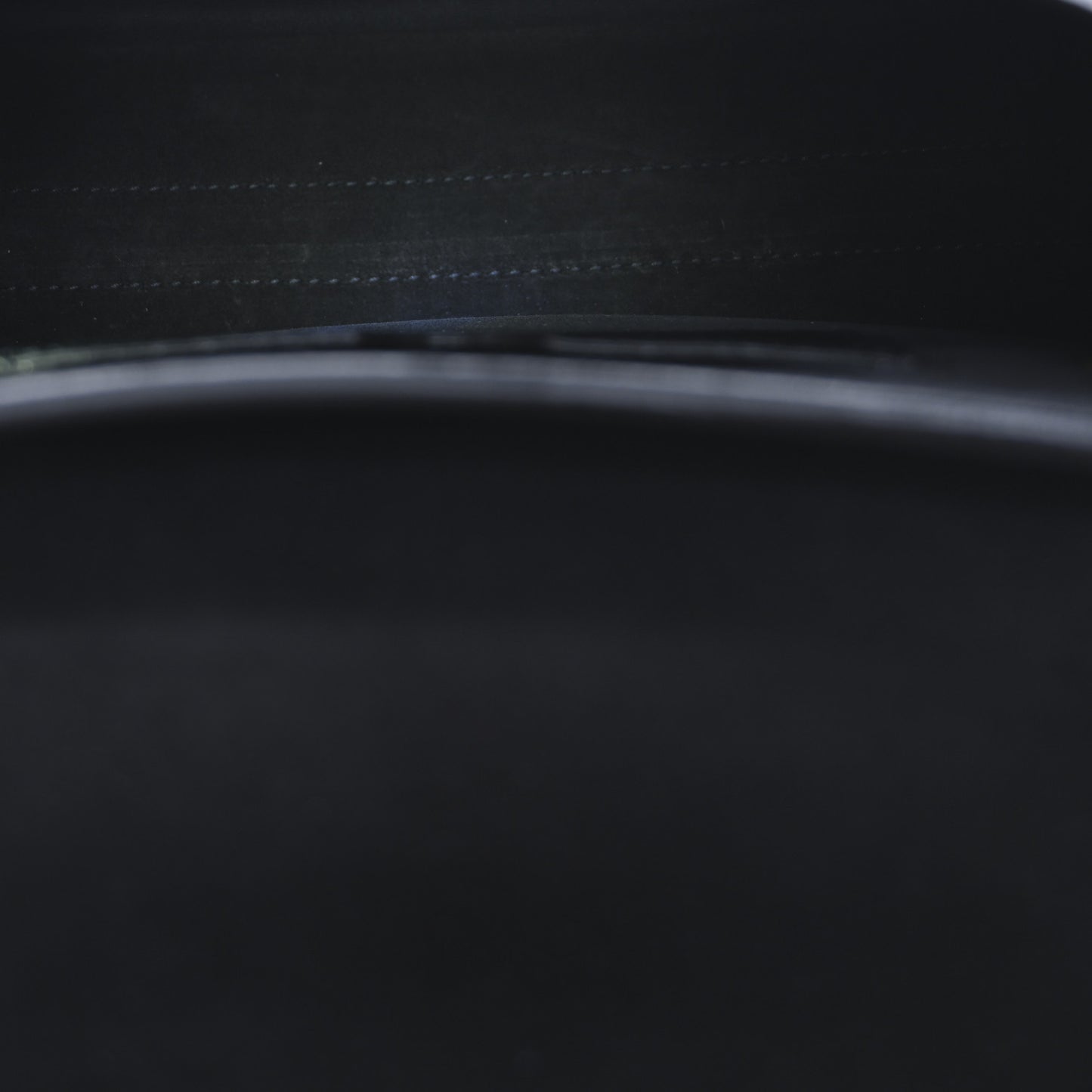 Grained Calfskin Medium Bobby Flap Black