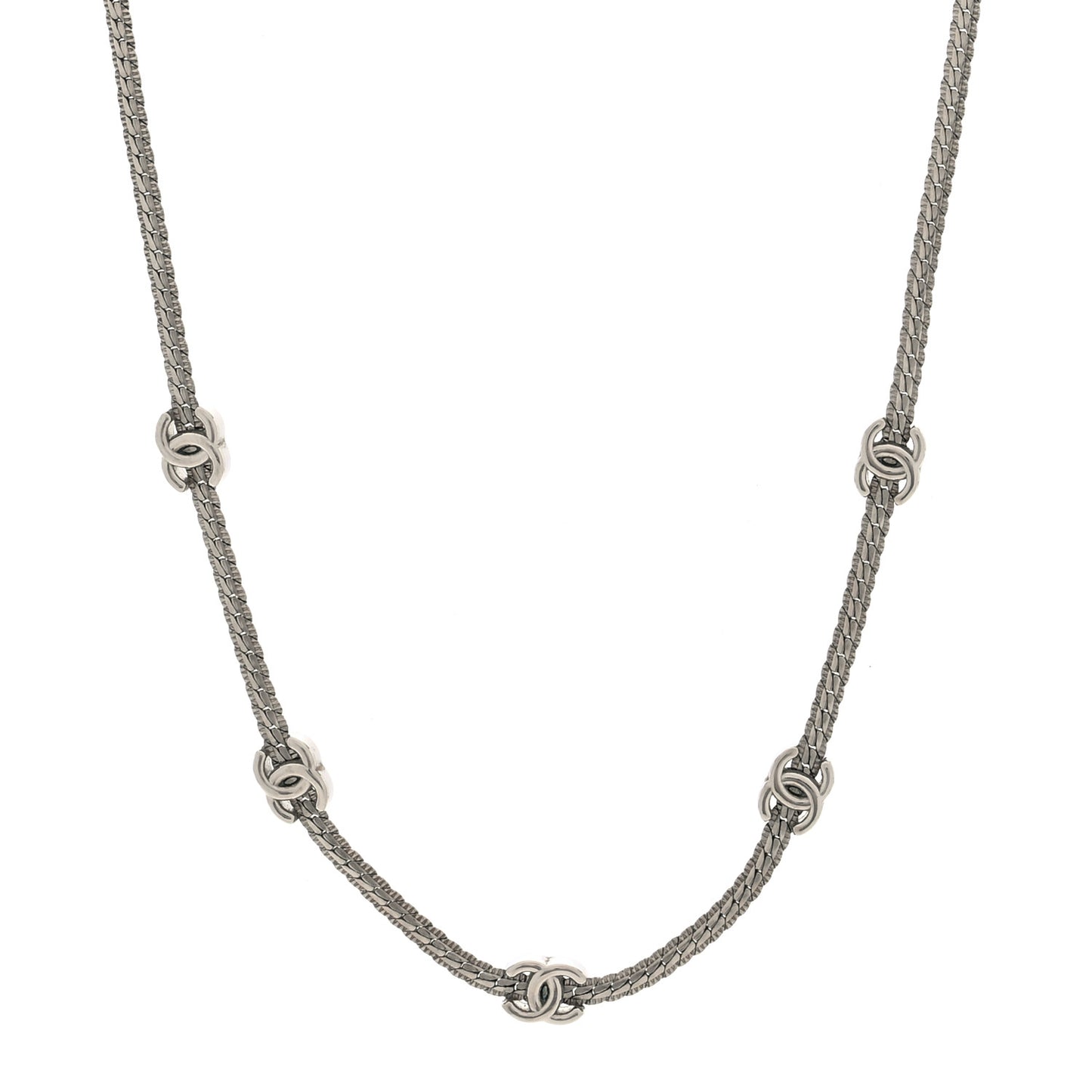Metal CC Short Chain Necklace Silver