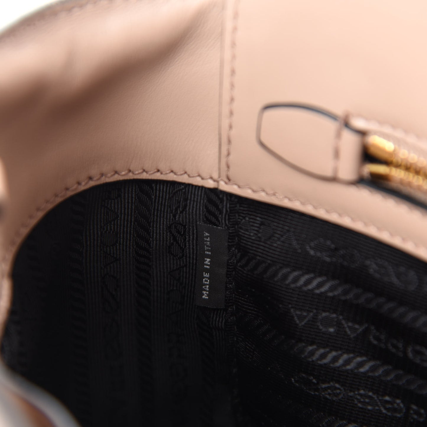 Saffiano Soft Calfskin Small Zippered Tote Cipria