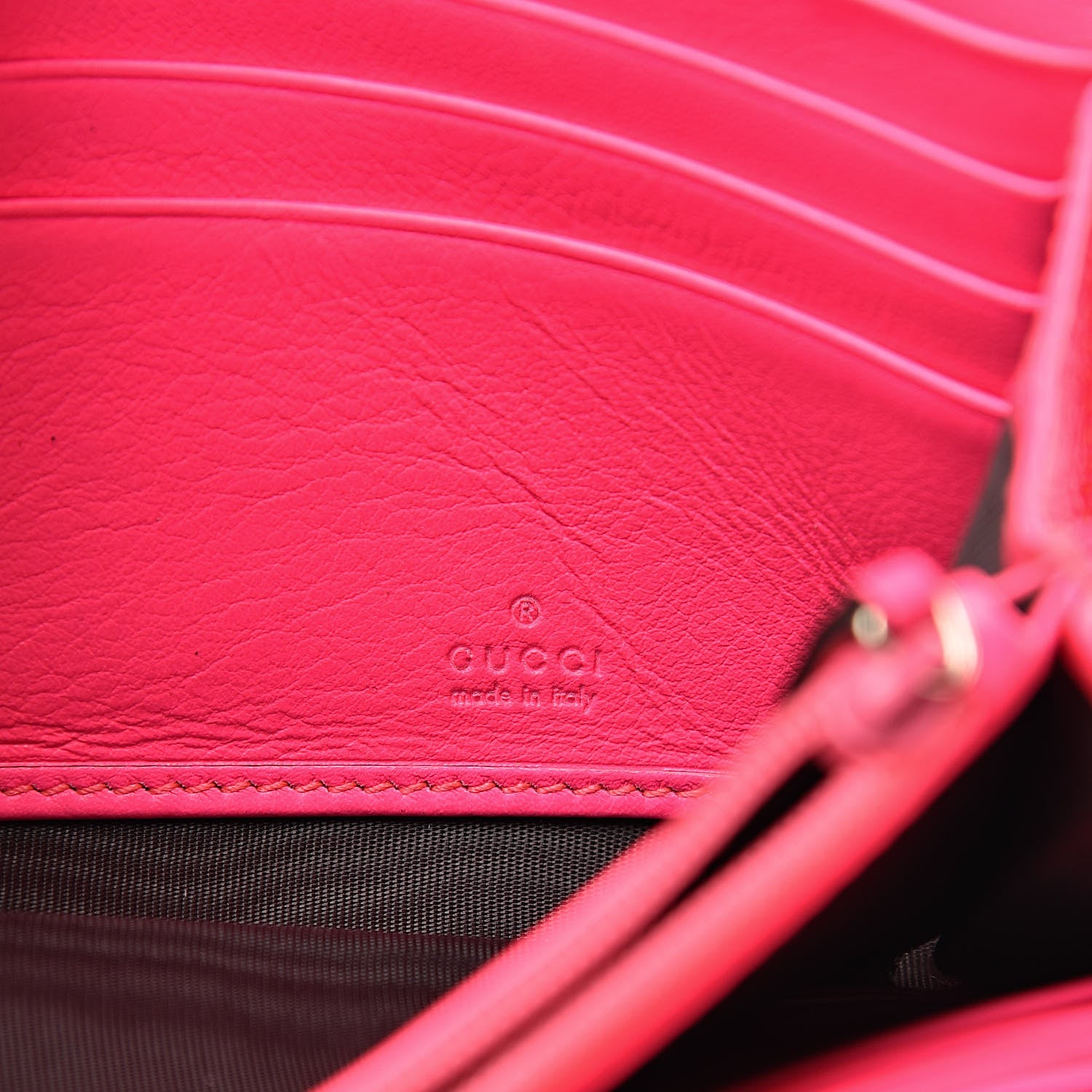 Gucci GG Supreme Monogram Continental Heart Wallet Fluorescent Fuchsia 6 of 15