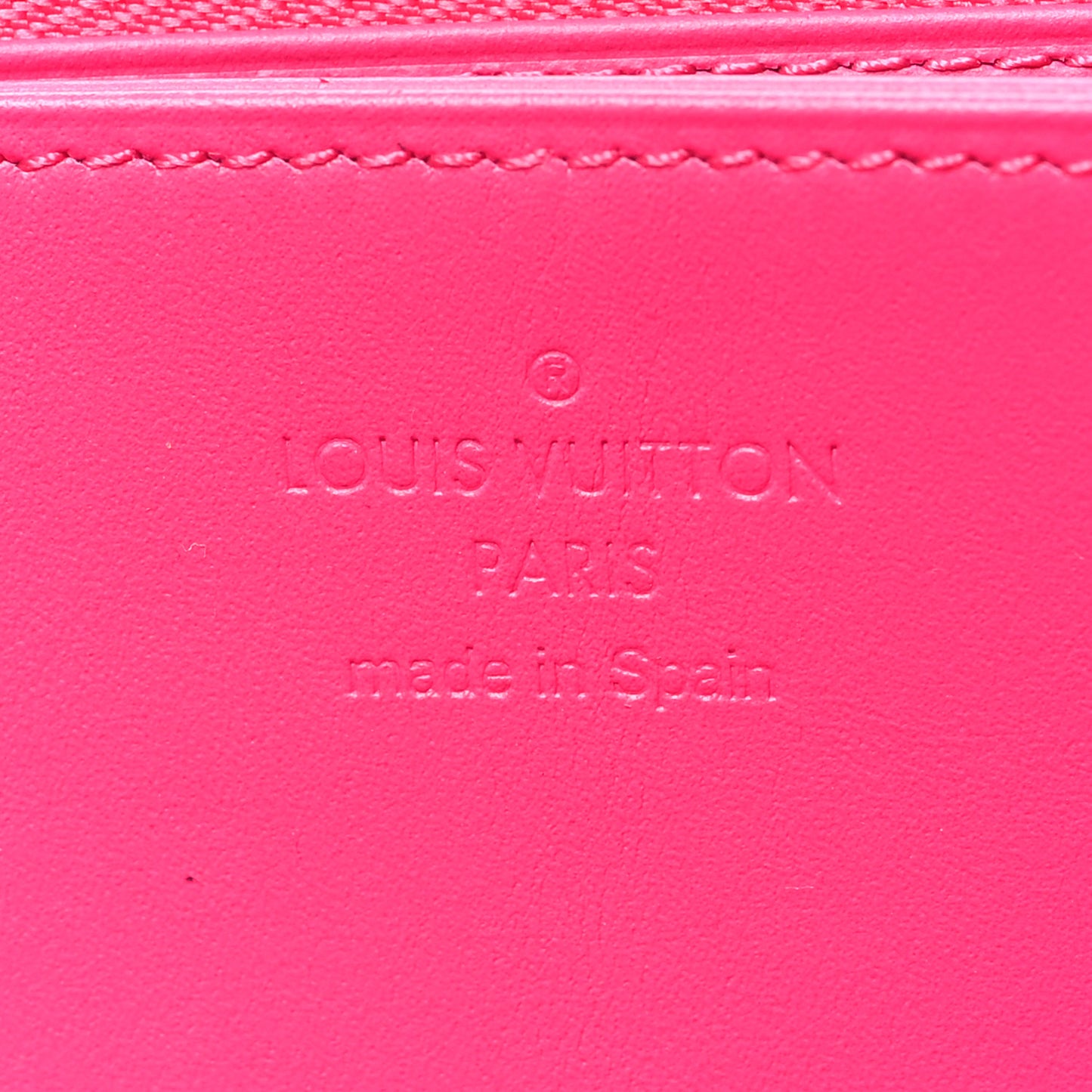 Vernis Valentine Zippy Wallet Fuchsia