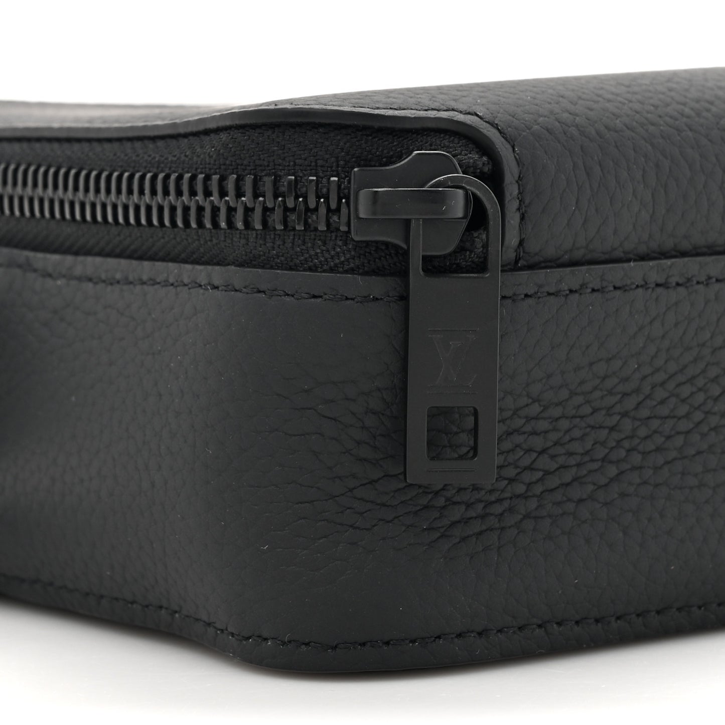 Calfskin Aerogram Alpha Wearable Wallet Black