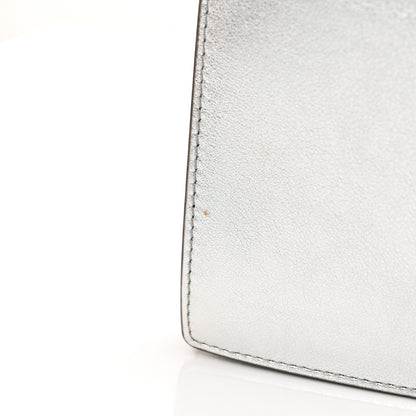 Fendi Vitello Catalan Mirror Logo Embossed Medium Wallet On Chain Argento 14 of 17