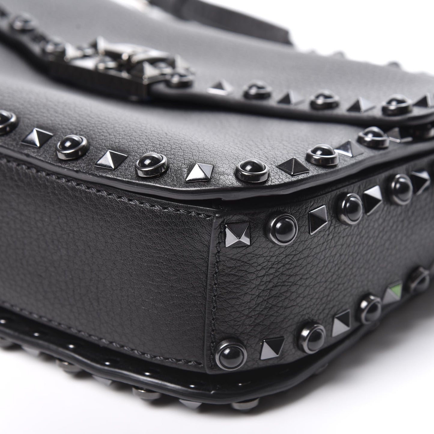Pebbled Calfskin Onyx Medium Rockstud Rolling Flap Saddle Bag Black