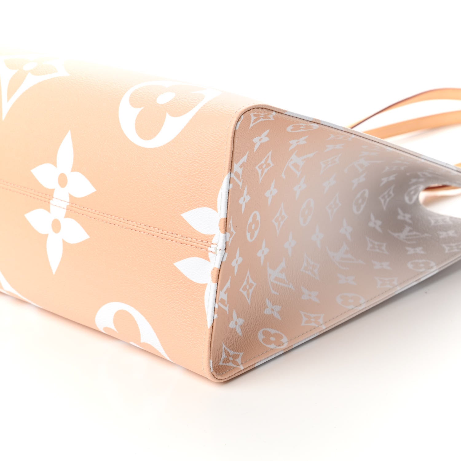 Louis Vuitton Monogram Giant By The Pool Onthego GM Brume 7 of 11
