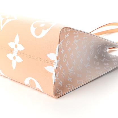 Louis Vuitton Monogram Giant By The Pool Onthego GM Brume 7 of 11