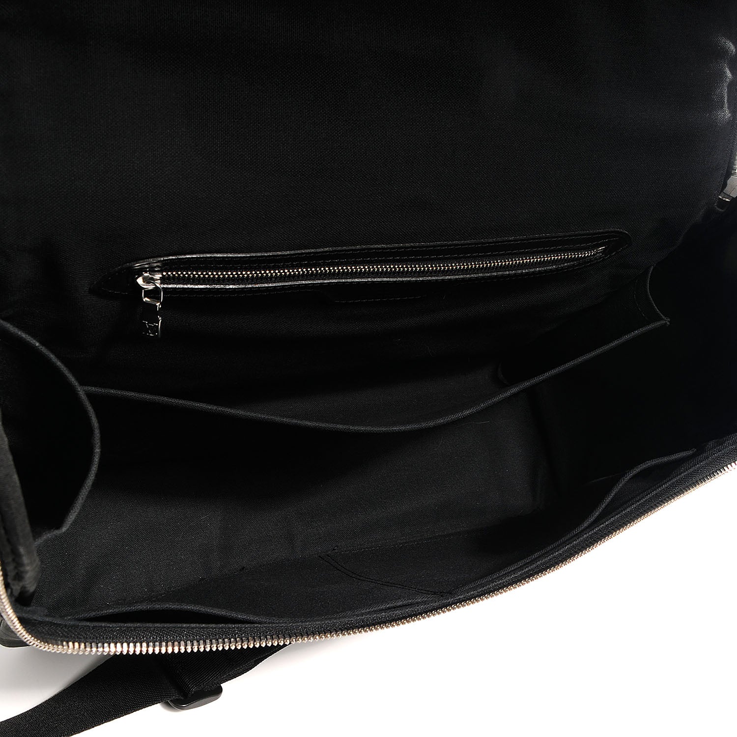 Louis Vuitton Taiga Taimyr Messenger Bag 5 of 8