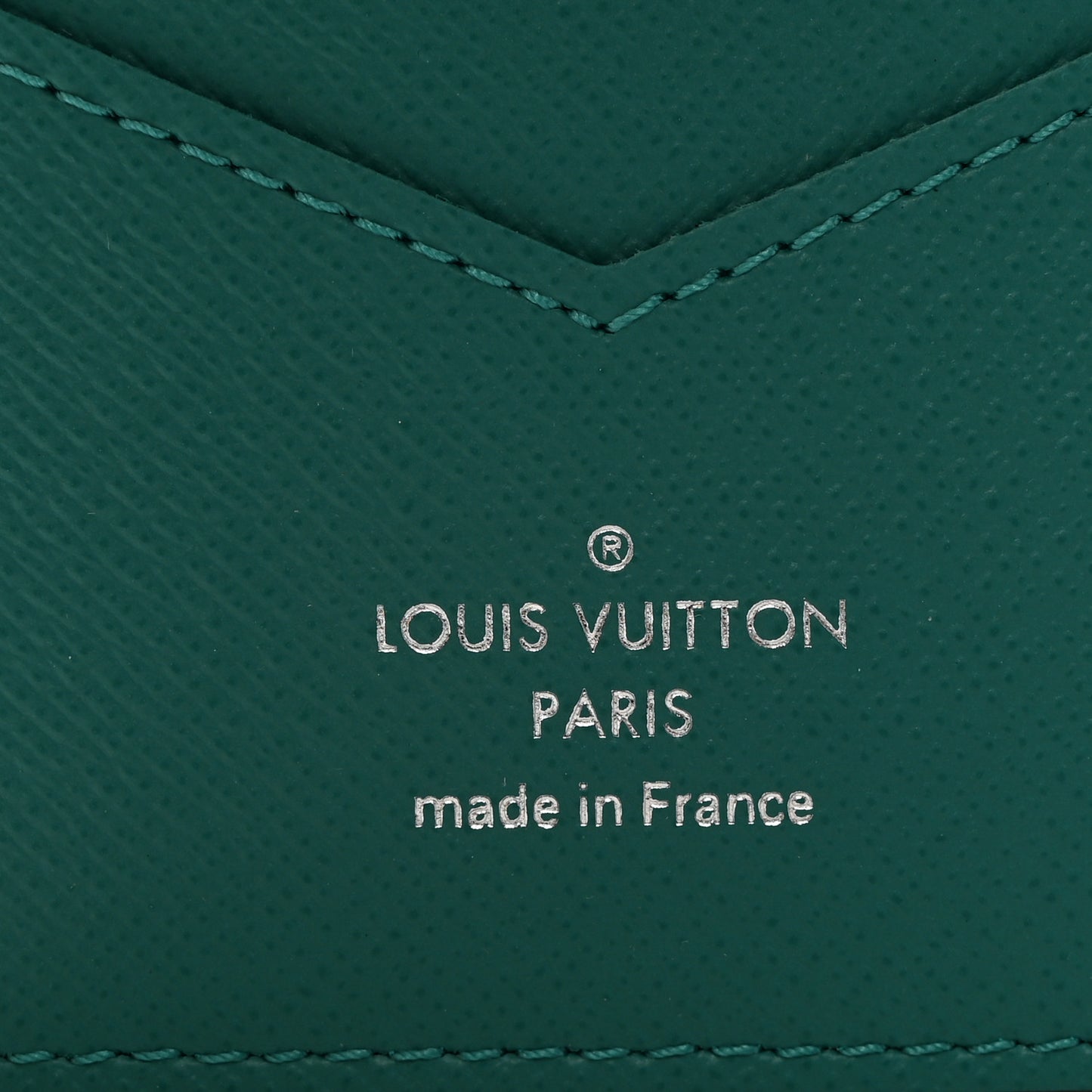 Monogram Taiga Passport Cover Vert