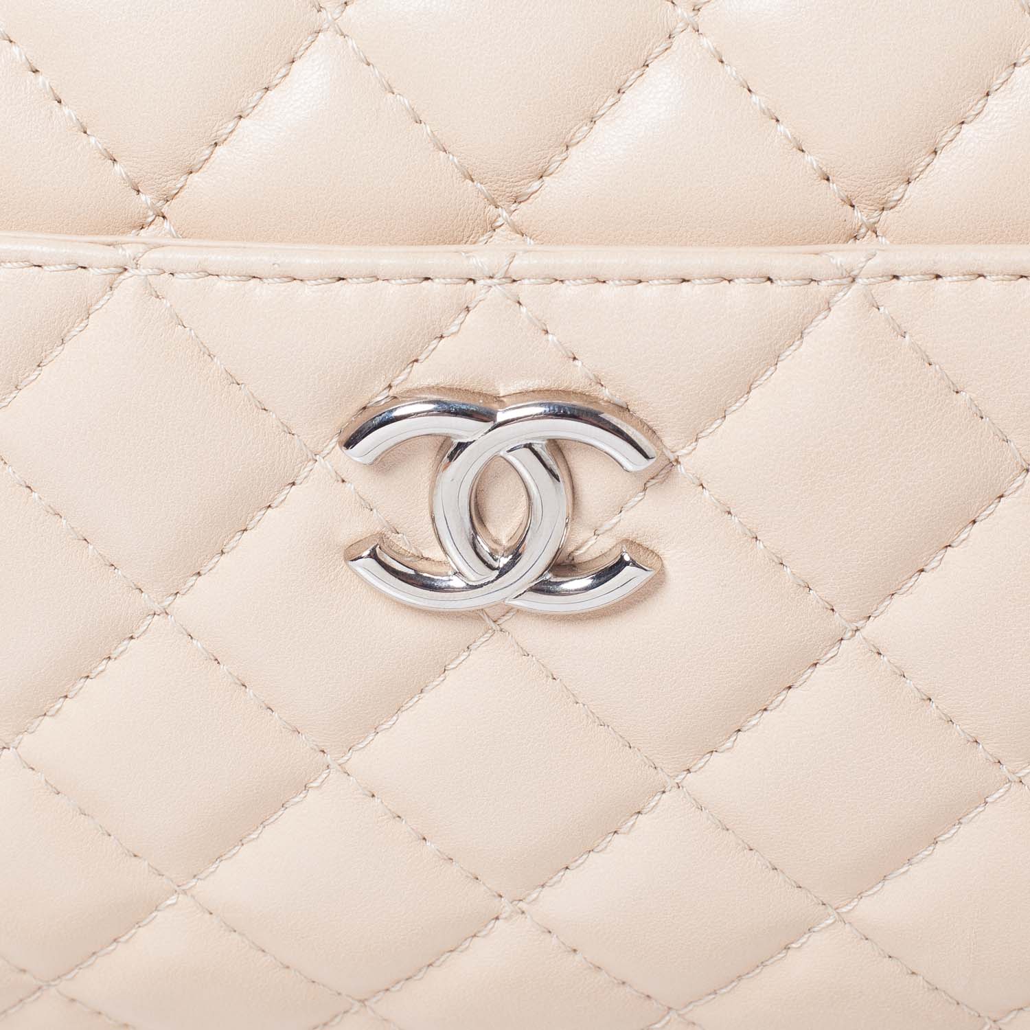 Chanel Lambskin Medium Camera Case Beige Clair 3 of 10