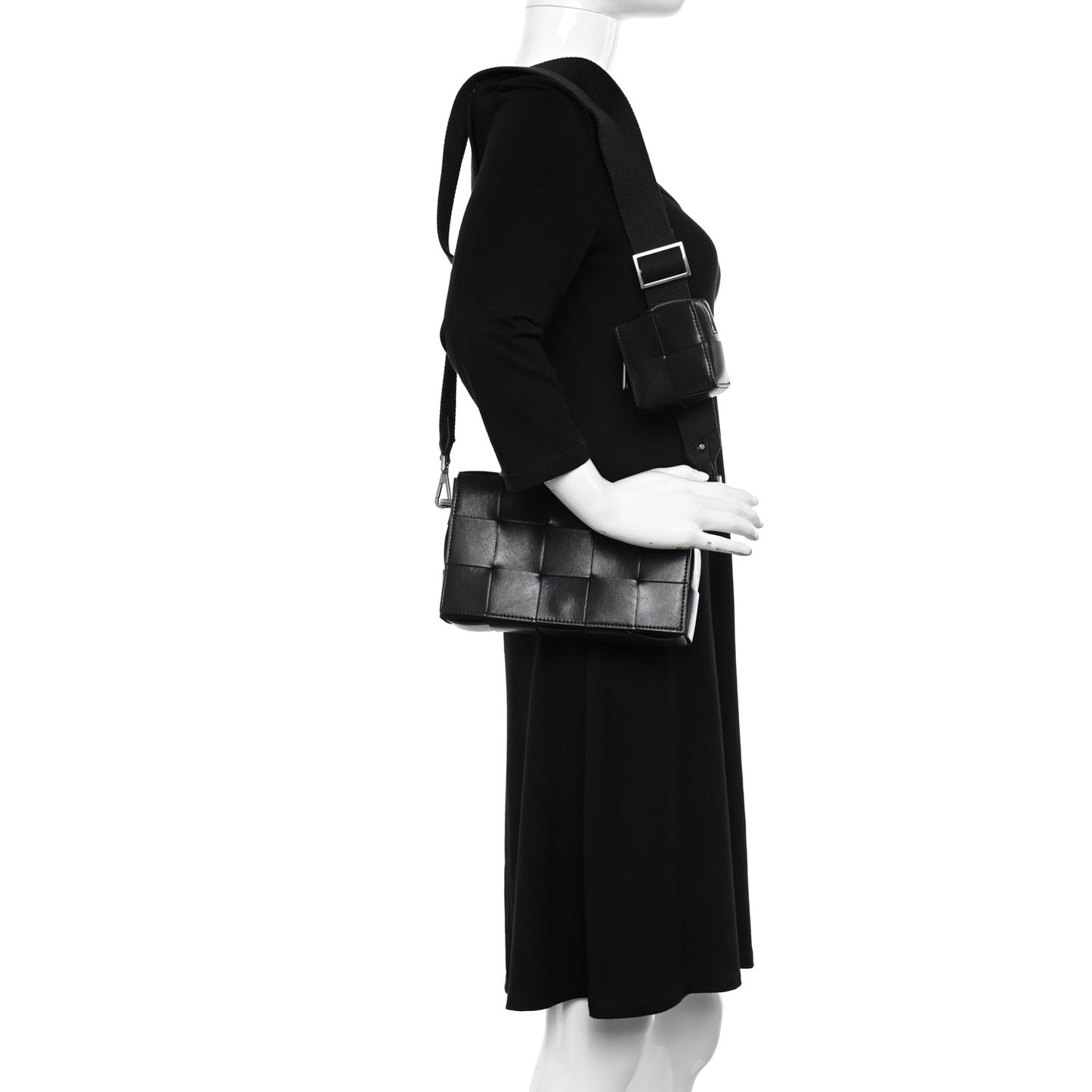 Calfskin Maxi Intreccio Cassette With Strap Bag Black