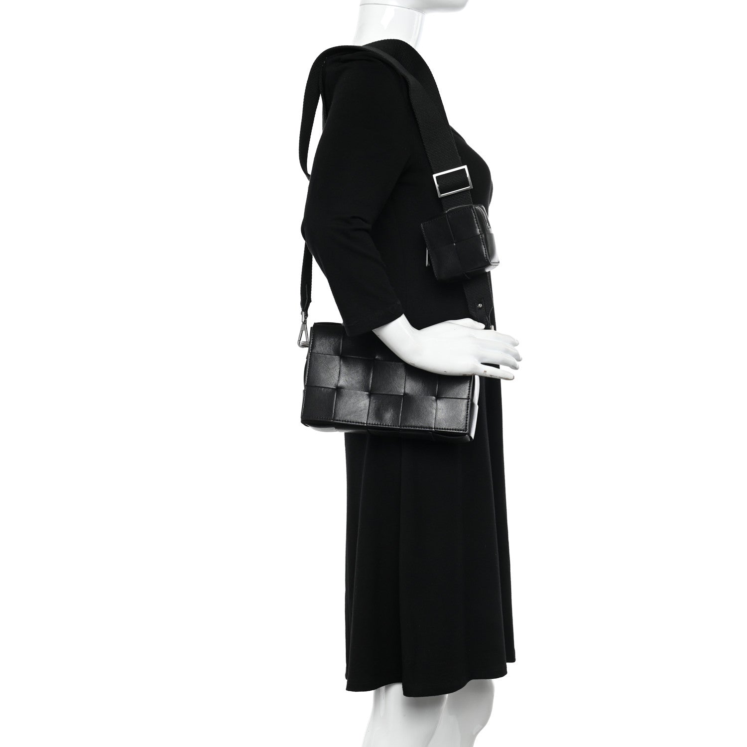 Bottega Veneta Calfskin Maxi Intreccio Cassette With Strap Bag Black 2 of 11
