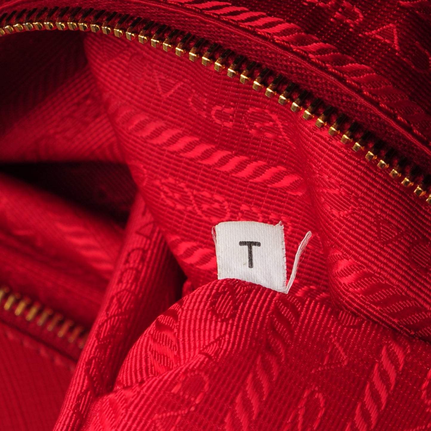 Saffiano Large Galleria Double Zip Tote Fuoco