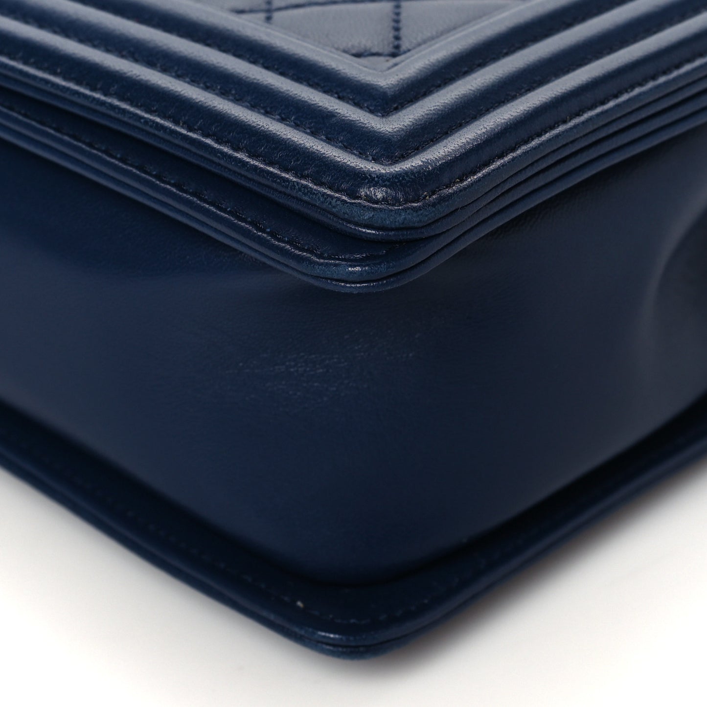 Lambskin Quilted New Medium Boy Flap Navy