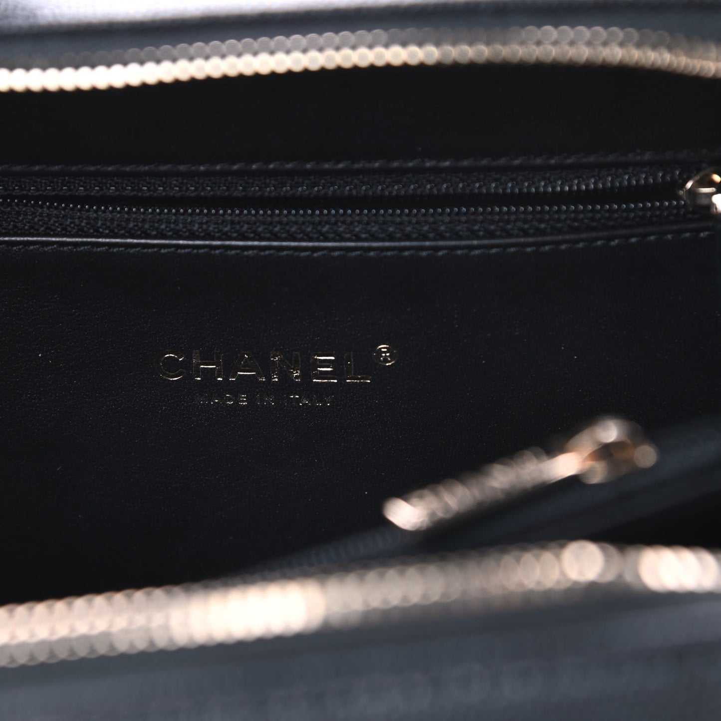 Caviar Quilted Medium CC Filigree Vanity Case Black