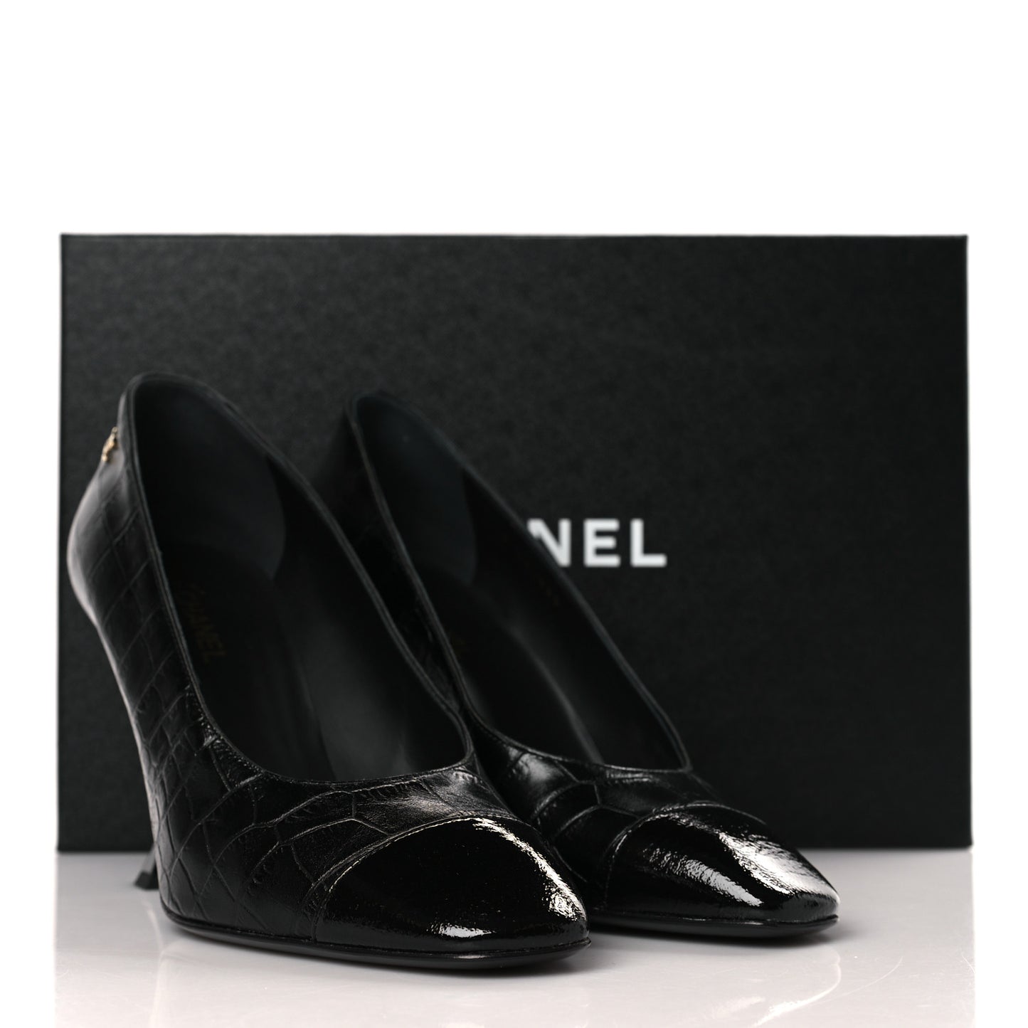 Crocodile Embossed Crumpled Patent Cap Toe Pumps 39 Black