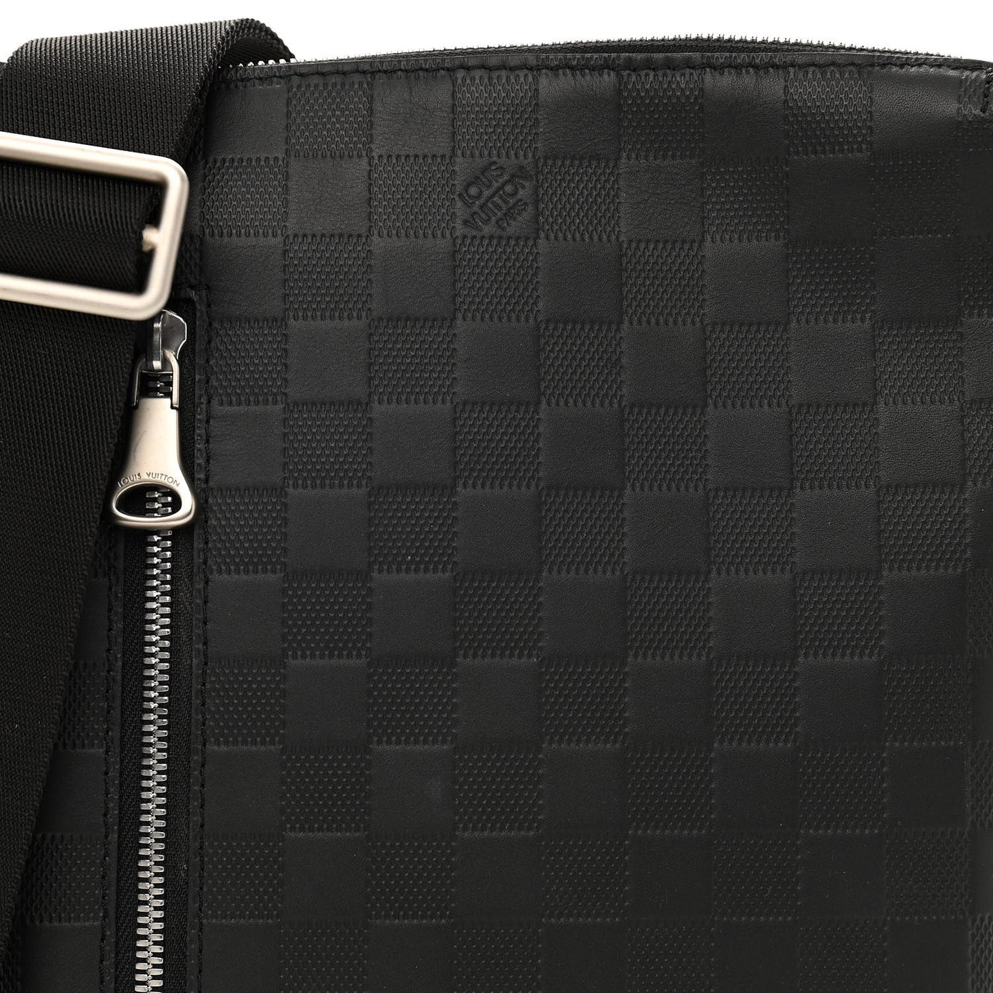 Damier Infini Discovery Messenger BB Onyx