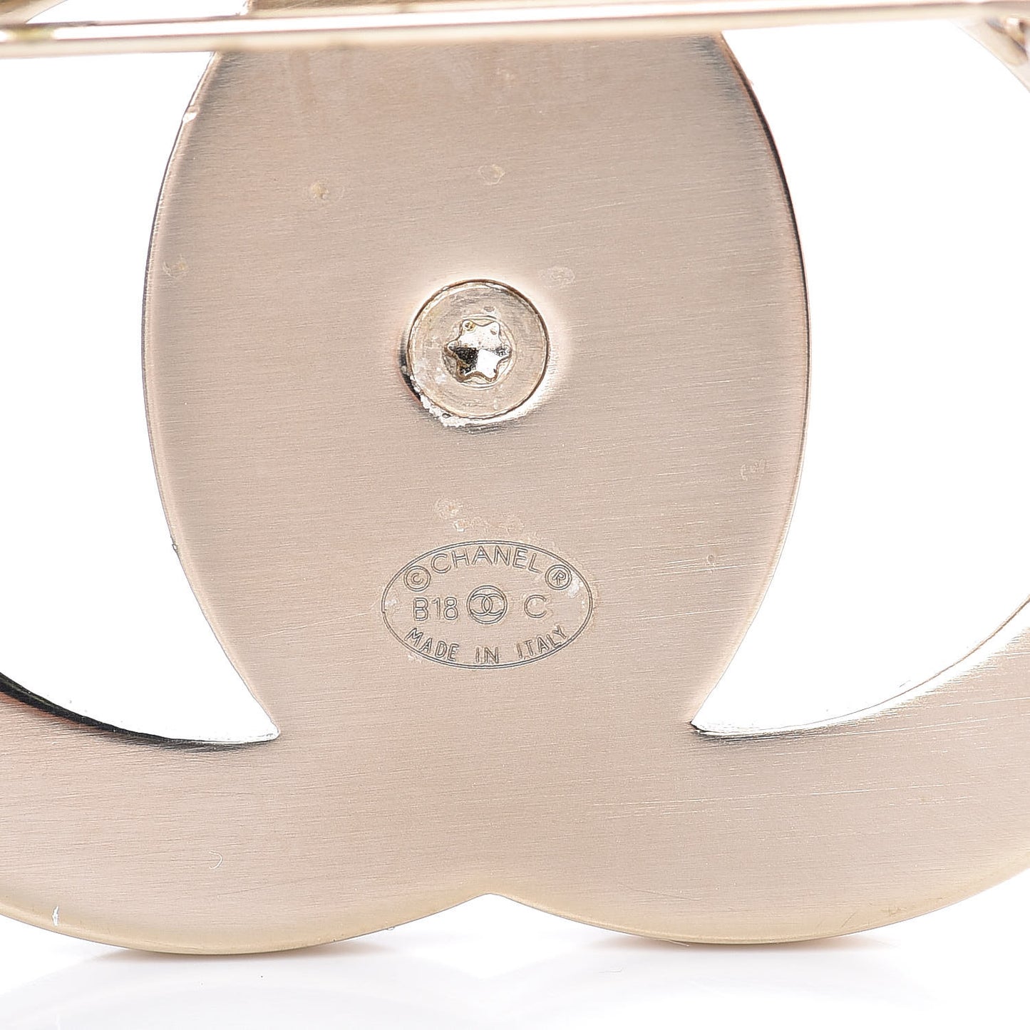 CC Turnlock Brooch Gold