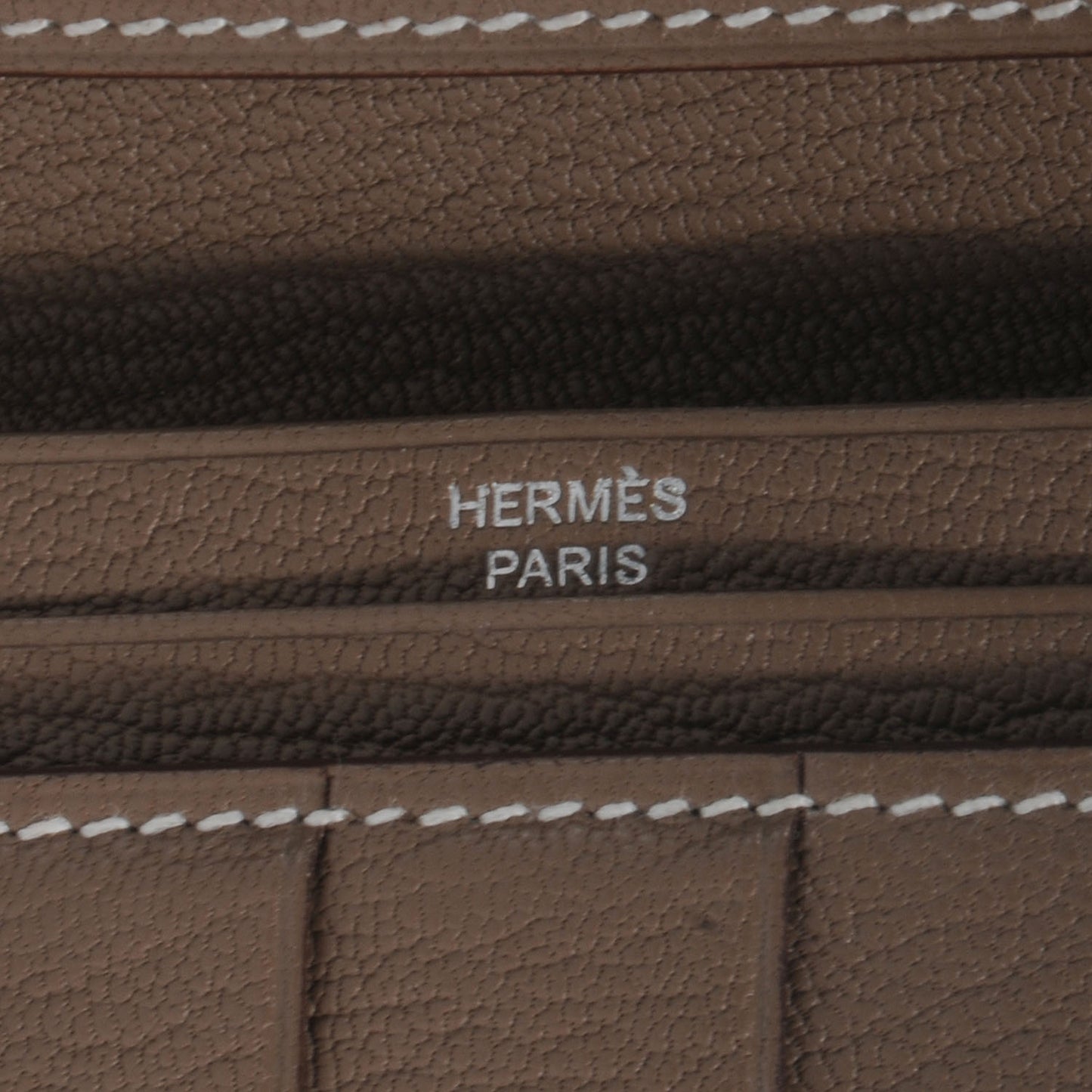Chèvre Mysore Bearn Gusset Wallet Etoupe