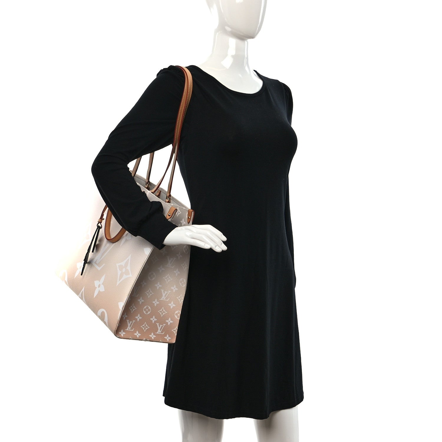 Louis Vuitton Monogram Giant By The Pool OnTheGo GM Brume 3 of 8