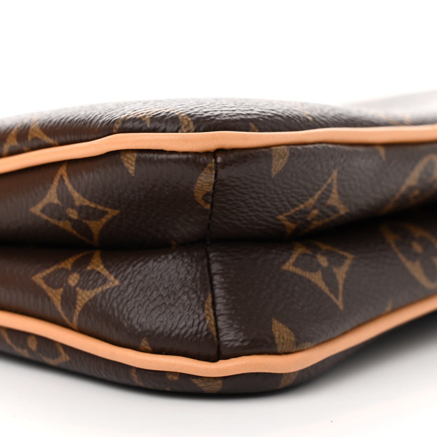 Monogram Liv Pochette