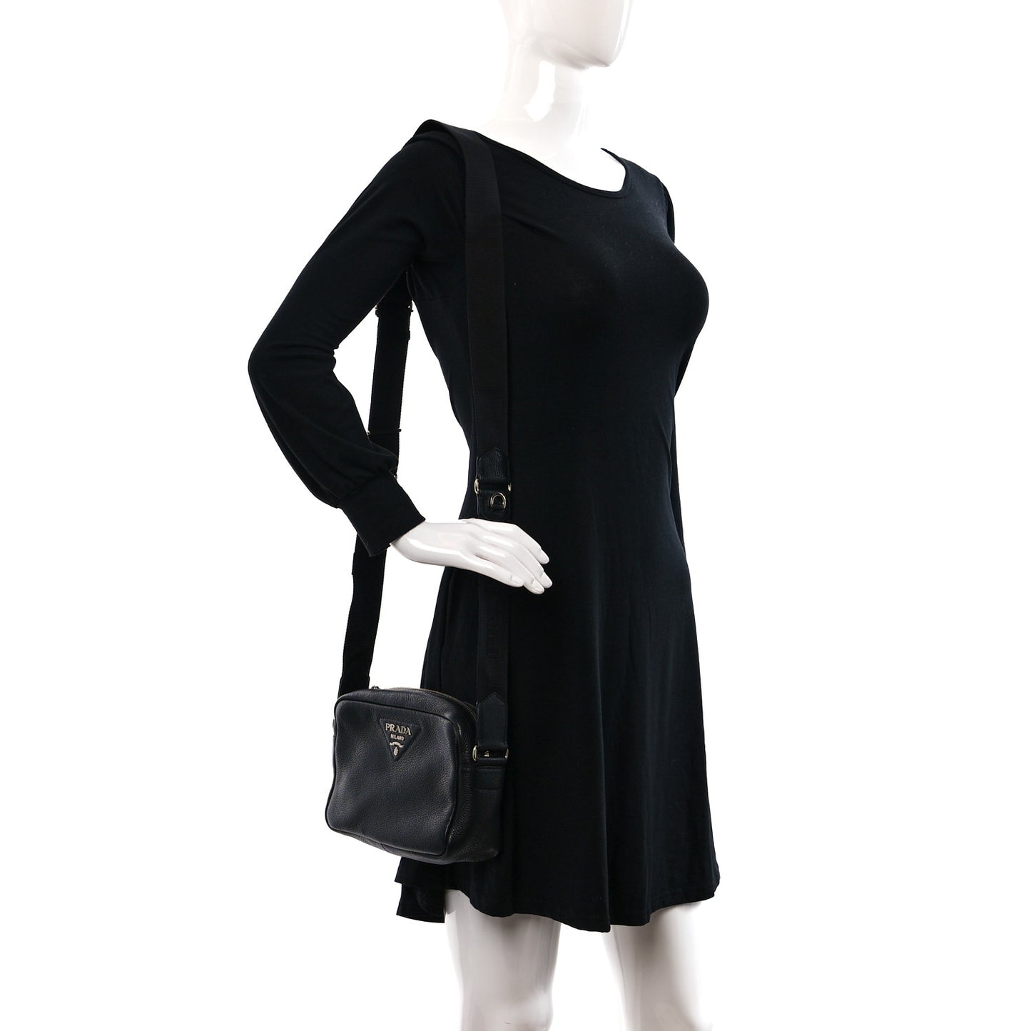 Vitello Daino Camera Crossbody Black