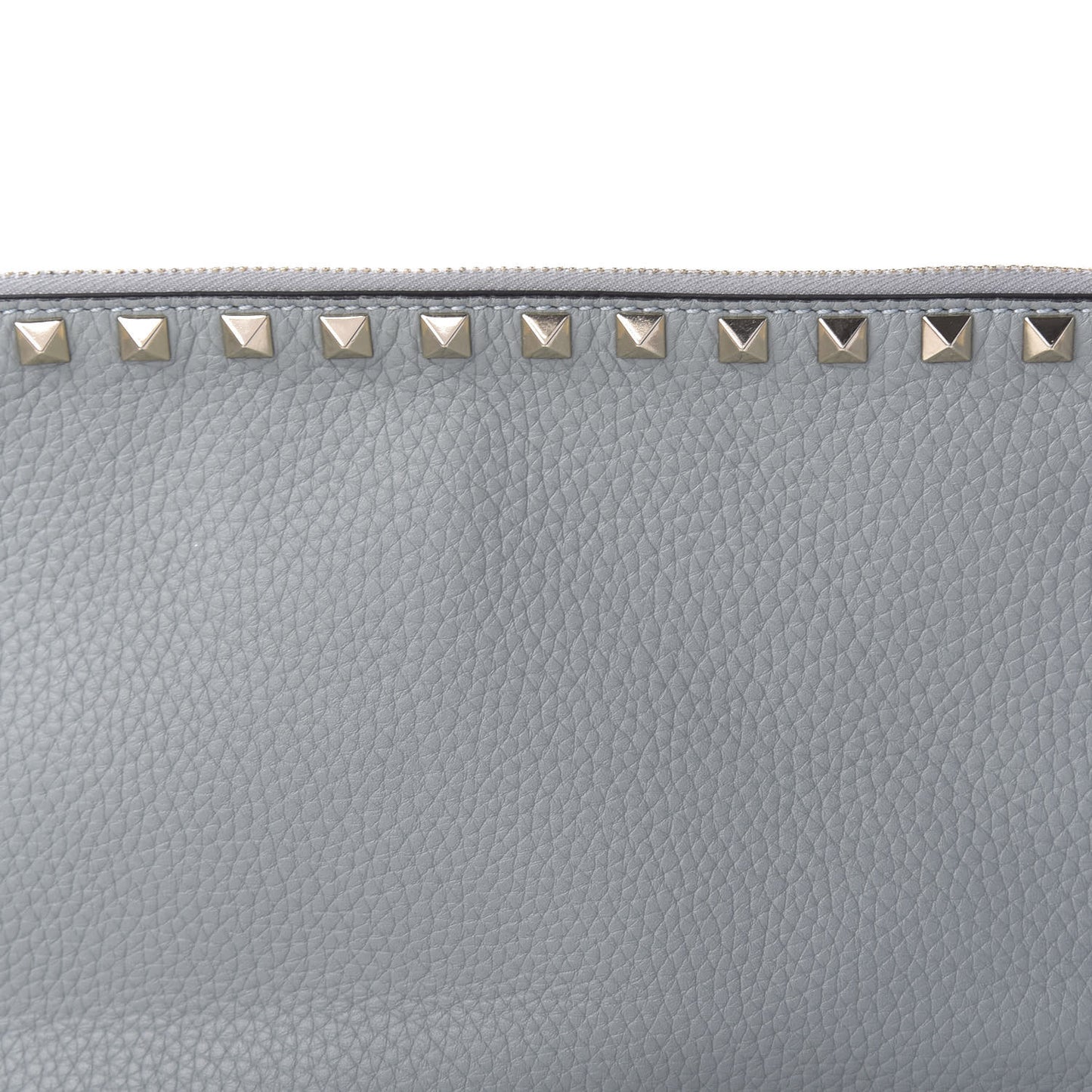 Pebbled Calfskin Large Rockstud Zip Pouch Nube