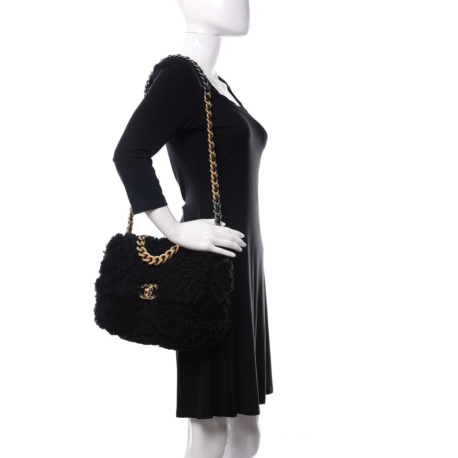 saachan様　✳️136 +④4　ミンクファー Chanel Shearling Sheepskin Large 19 Flap Black 646026 – FASHIONPHILE