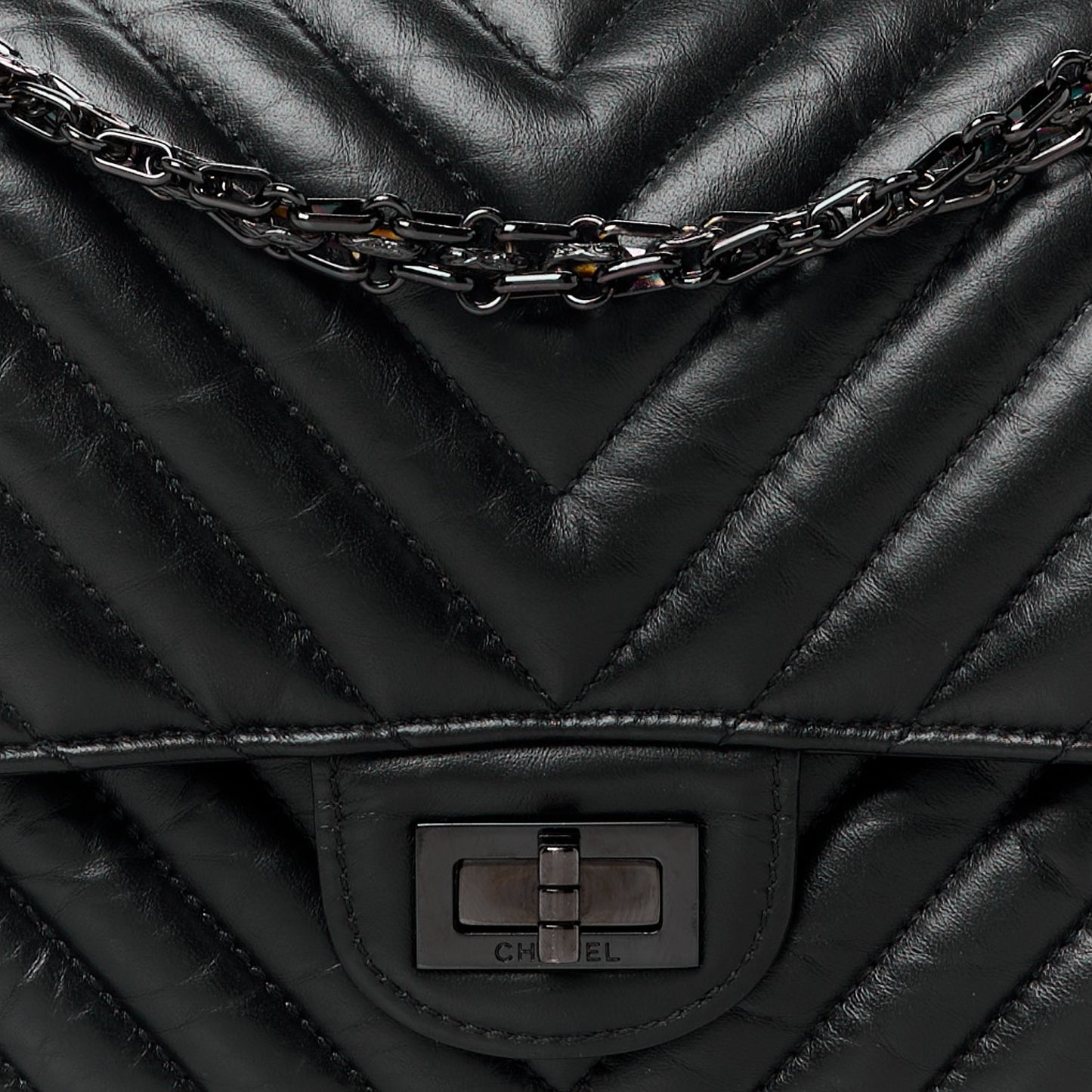 Aged Calfskin Chevron Quilted 2.55 Reissue 225 Flap So Black