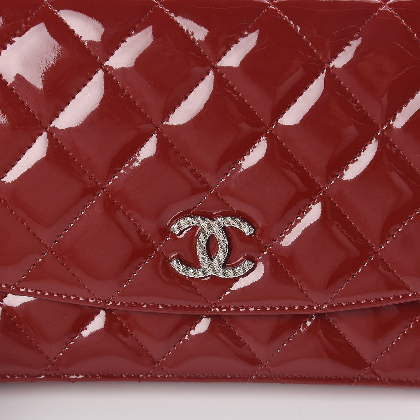 Patent Quilted Brilliant Wallet On Chain WOC Red
