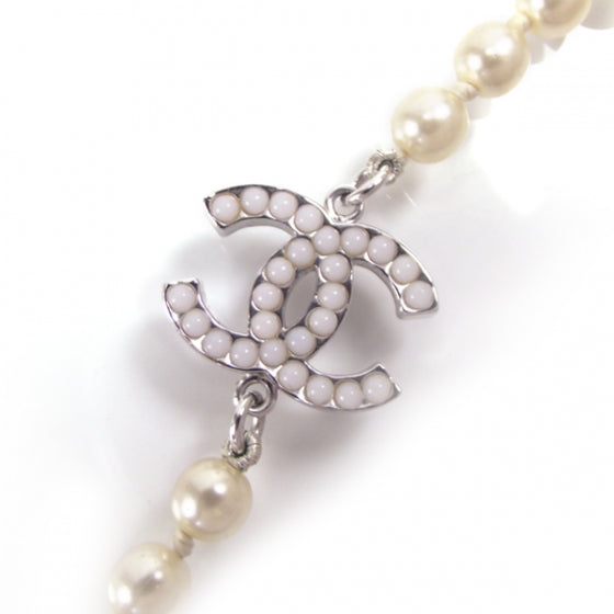 Chanel Classic Faux CC Logo Pearl Necklace 4 of 5