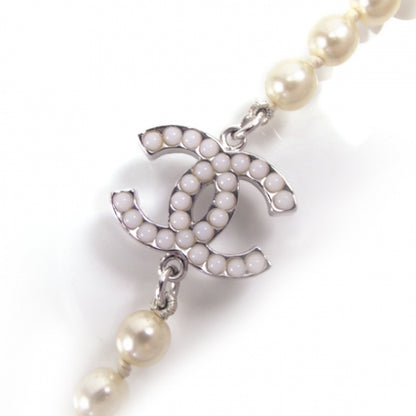 Chanel Classic Faux CC Logo Pearl Necklace 4 of 5
