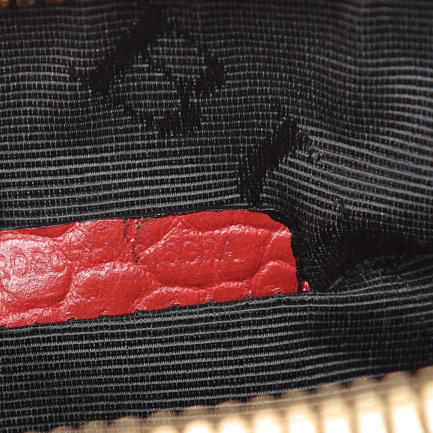Heritage Grain Small Harrogate Crossbody Bag Military Red