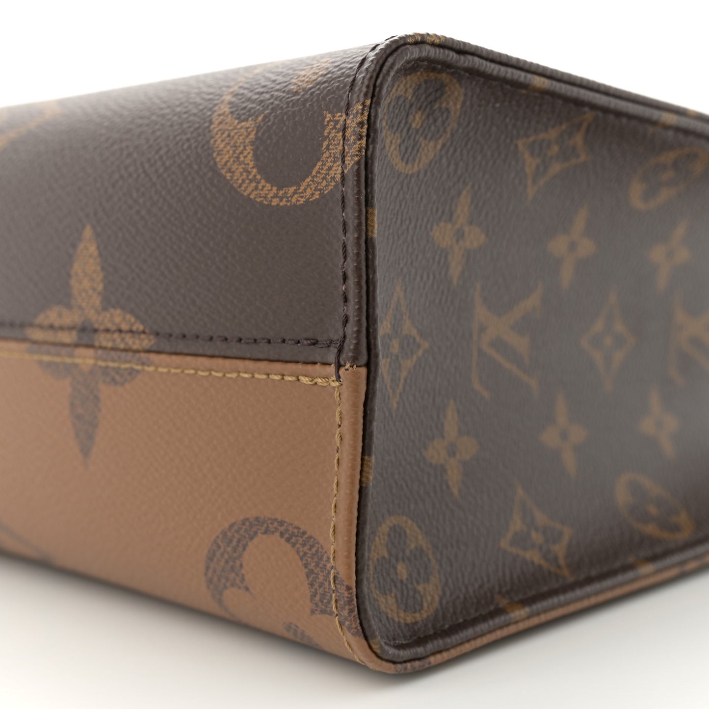 Reverse Monogram Giant Onthego PM