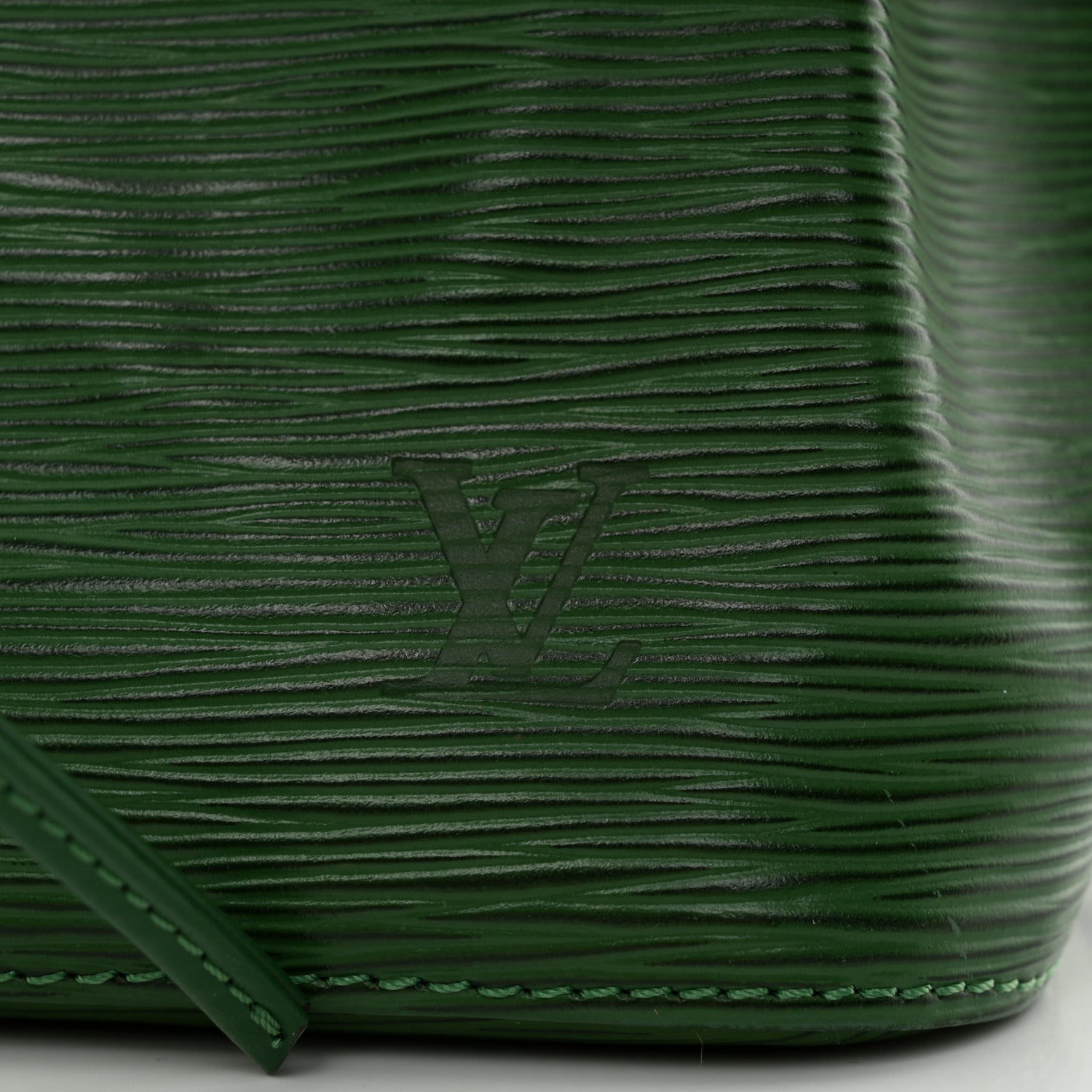 Louis Vuitton Epi Petit Noe Borneo 7 of 10