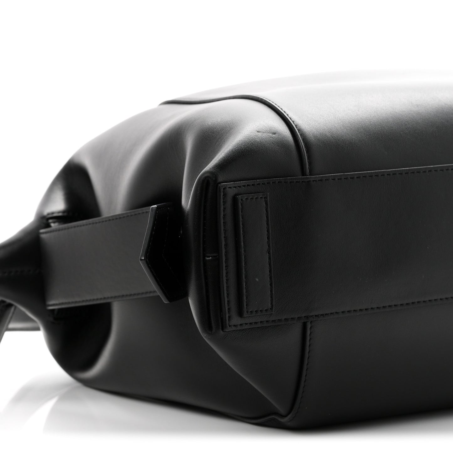 Smooth Calfskin Medium Soft Antigona Black